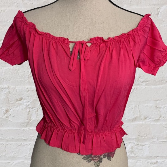 โDONATEDโDark Fuchsia Pink Off The Shoulders Ruffle Hem Top - Picture 4 of 11
